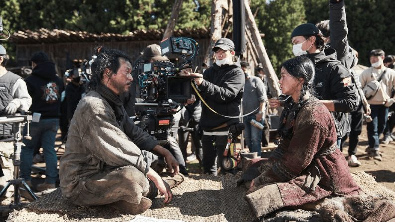 DP Nak Seon Go with his crew using ALEXA Mini LF to shoot scenes in the dark with a minimal light source